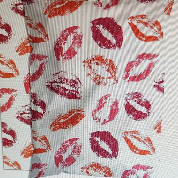 Other - 10x13 Kiss Polymailers - 10ct